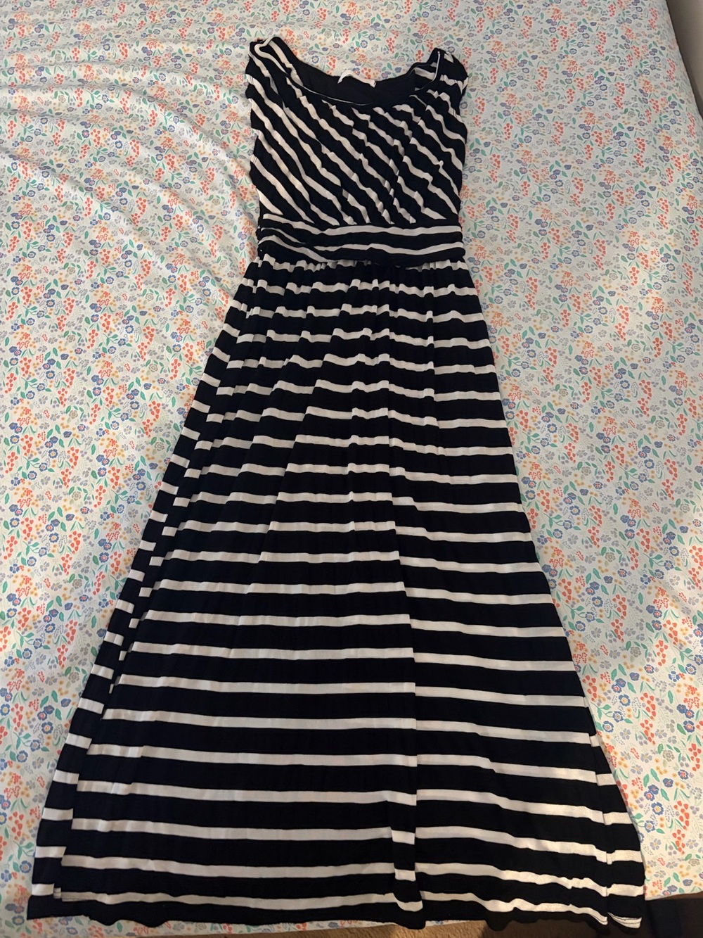 Women's black and White Striped Maxi Dress